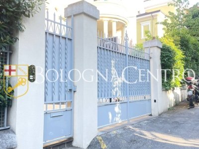 appartamento in vendita a Bologna in zona Saragozza