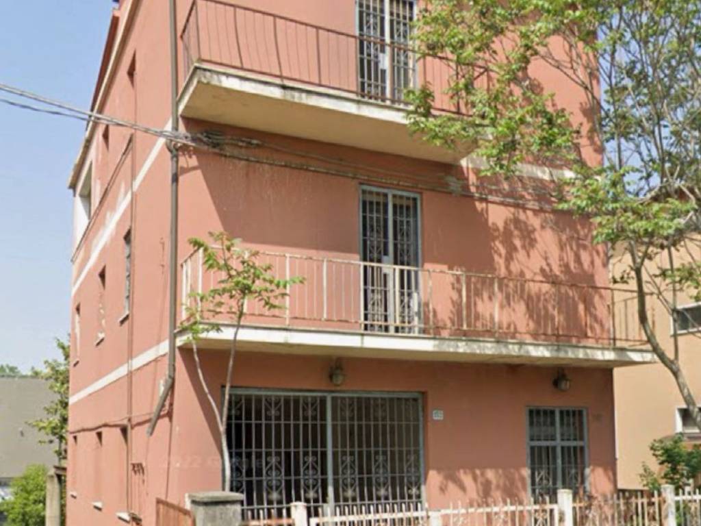intera palazzina in vendita a Bologna in zona Bolognina