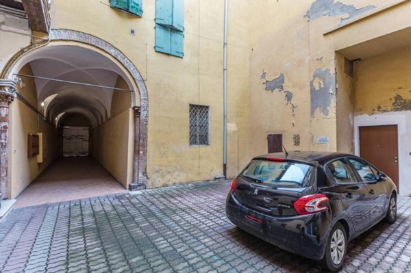 negozio in vendita a Bologna in zona Centro Storico