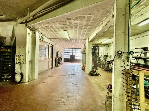 locale di sgombero in vendita a Bologna