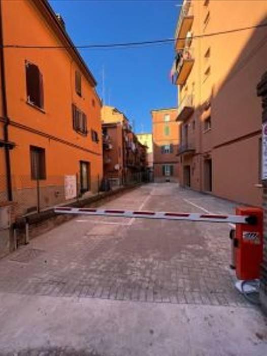 negozio in vendita a Bologna in zona Andrea Costa