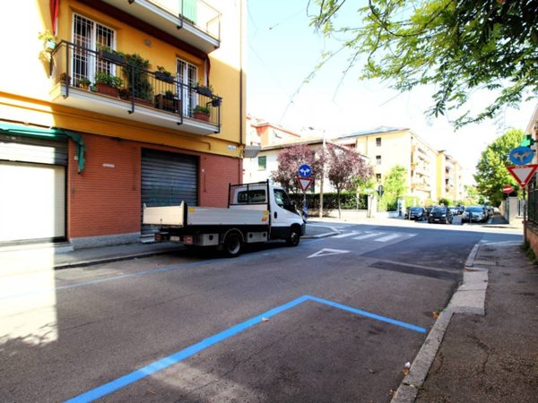 negozio in vendita a Bologna in zona Saffi