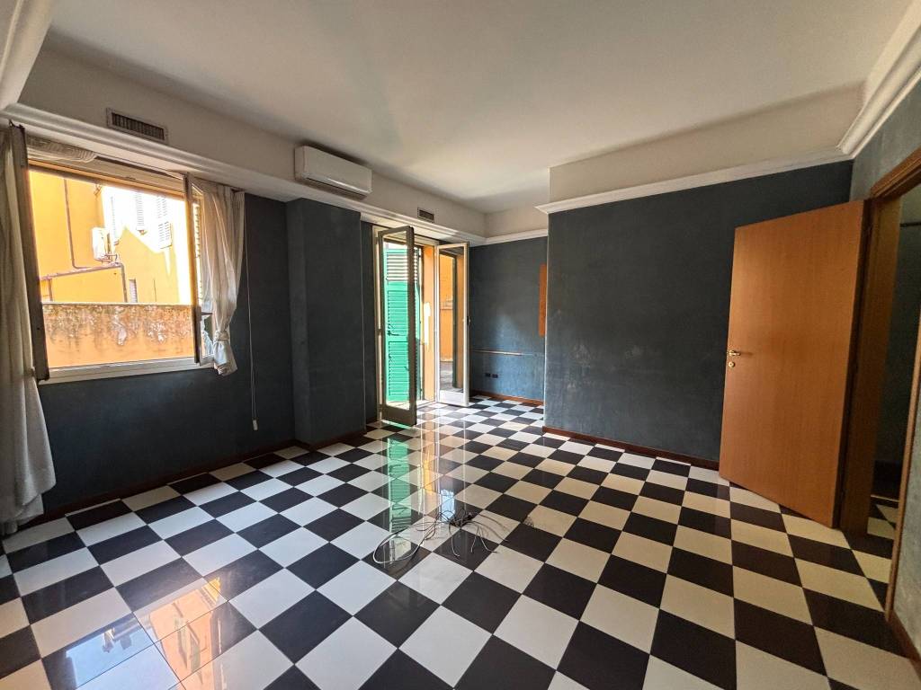 ufficio in vendita a Bologna in zona Centro Storico