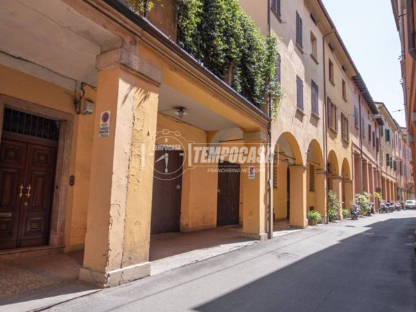negozio in vendita a Bologna in zona Santo Stefano