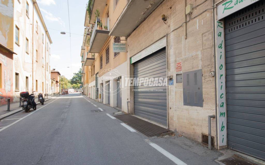 locale commerciale in vendita a Bologna in zona Santo Stefano