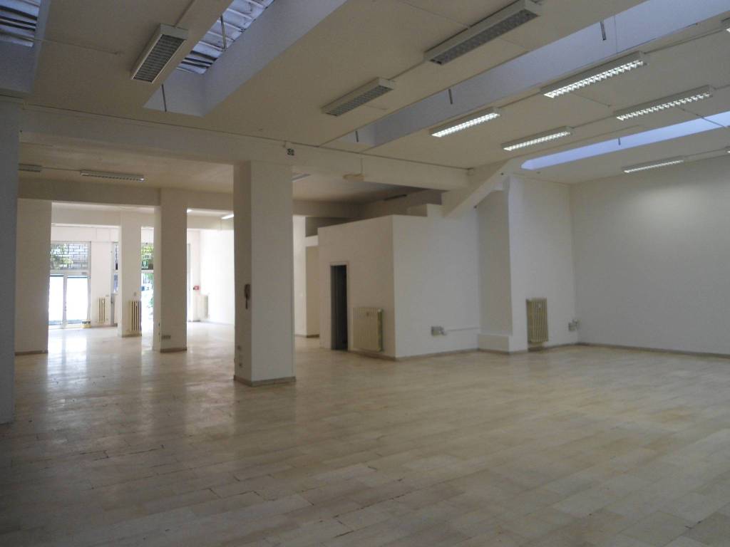 negozio in vendita a Bologna in zona Bolognina