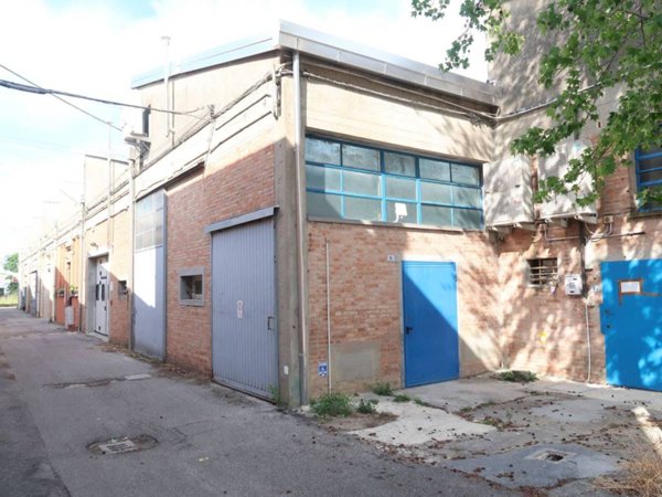 locale commerciale in vendita a Bologna in zona Savena