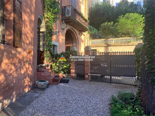 casa indipendente in vendita a Bologna in zona Santo Stefano