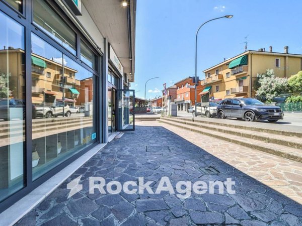 negozio in vendita a Bologna in zona Aeroporto