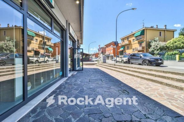 negozio in vendita a Bologna in zona Quartiere Porto