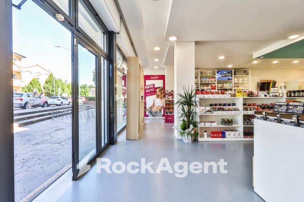 negozio in vendita a Bologna in zona Quartiere Porto