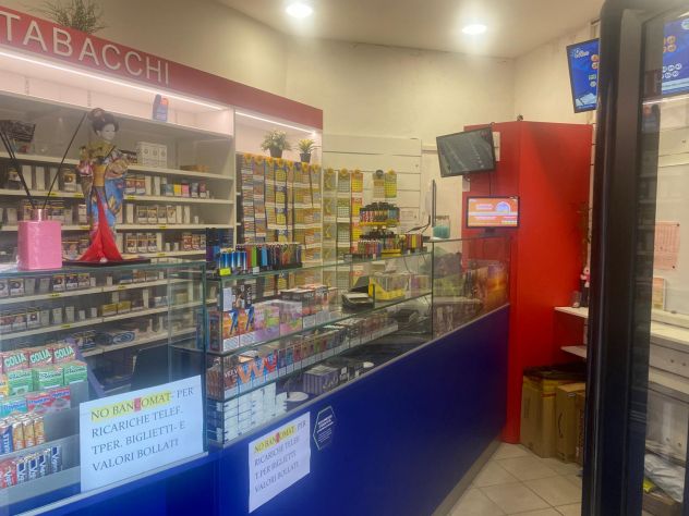 negozio in vendita a Bologna in zona Quartiere Porto