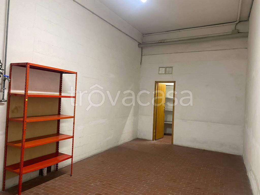 locale commerciale in vendita a Bologna in zona Quartiere Porto