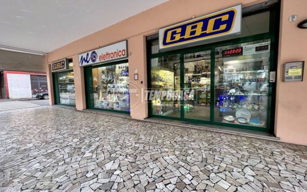 negozio in vendita a Bologna in zona Corticella