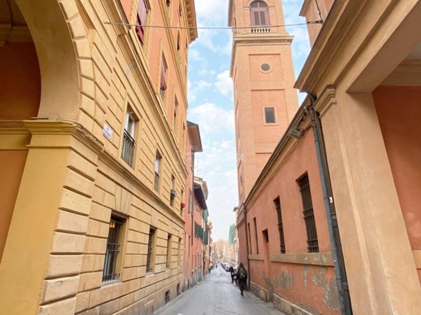 appartamento in vendita a Bologna in zona Saragozza