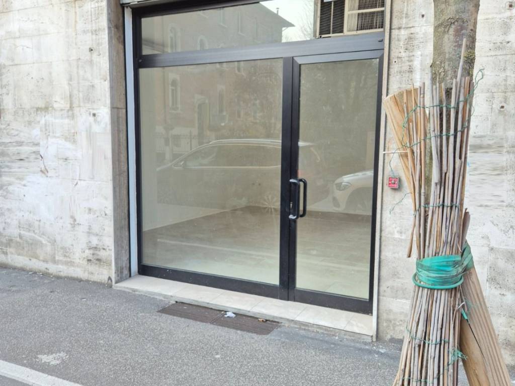 negozio in vendita a Bologna in zona San Vitale
