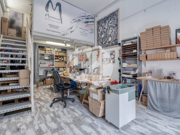 negozio in vendita a Bologna in zona Saragozza
