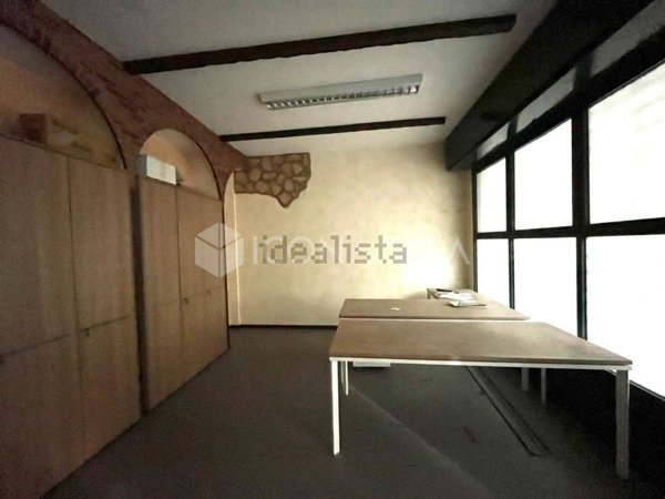 locale commerciale in vendita a Bologna