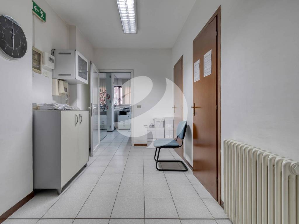 ufficio in vendita a Bologna in zona Saffi