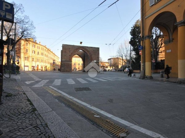 locale commerciale in vendita a Bologna