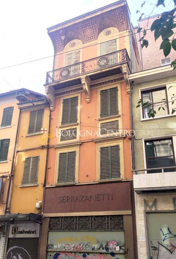 locale commerciale in vendita a Bologna in zona Centro Storico