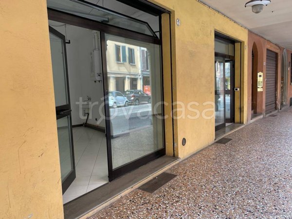 negozio in vendita a Bologna in zona Saragozza