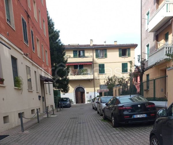 locale commerciale in vendita a Bologna in zona Saffi
