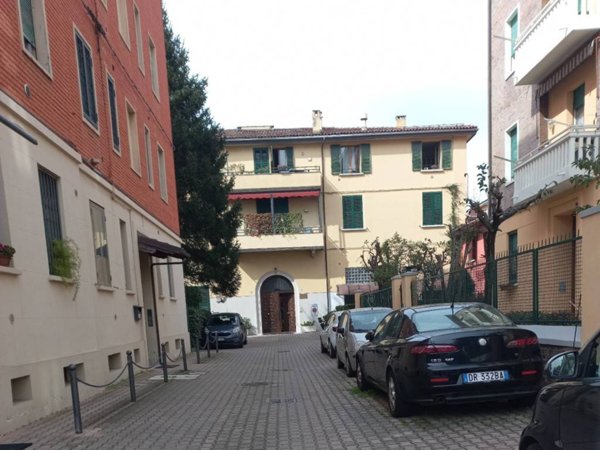 locale commerciale in vendita a Bologna in zona Saffi