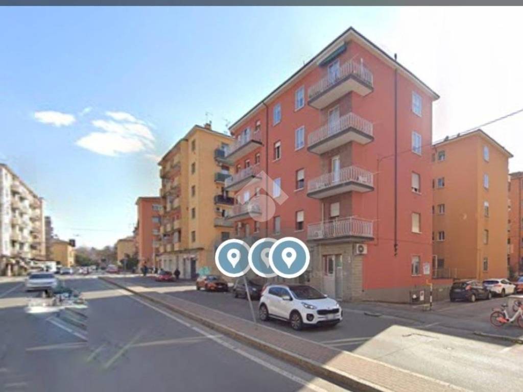 locale commerciale in vendita a Bologna in zona San Donato