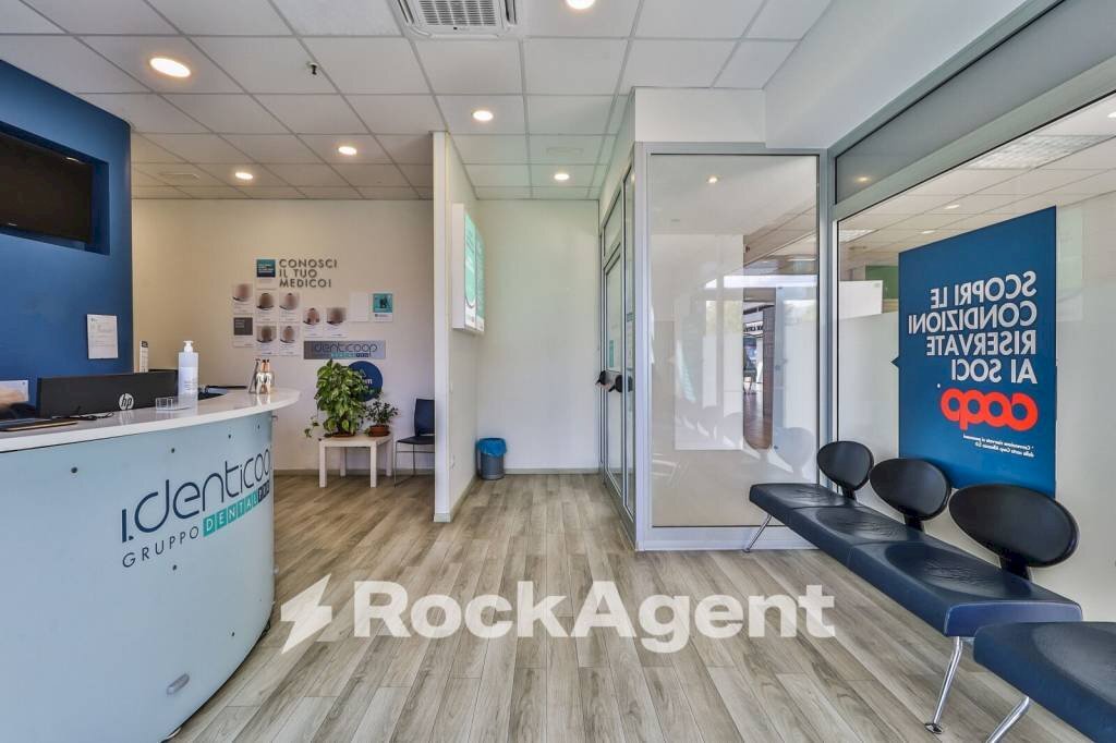 ufficio in vendita a Bologna in zona Savena