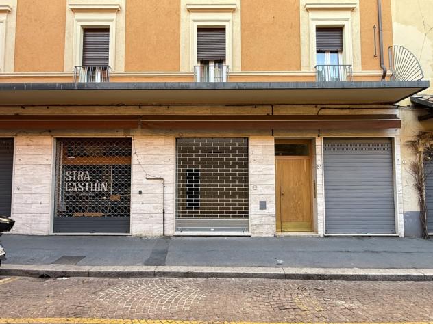 locale commerciale in vendita a Bologna in zona Santo Stefano