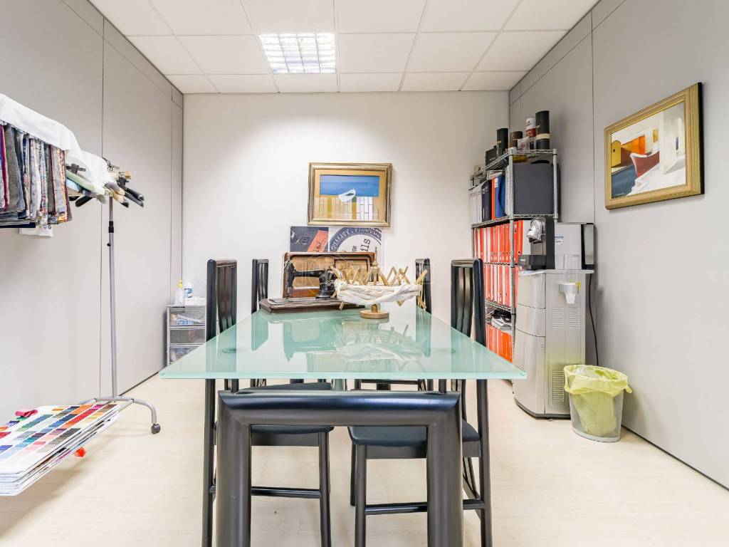 negozio in vendita a Bologna in zona Santa Viola