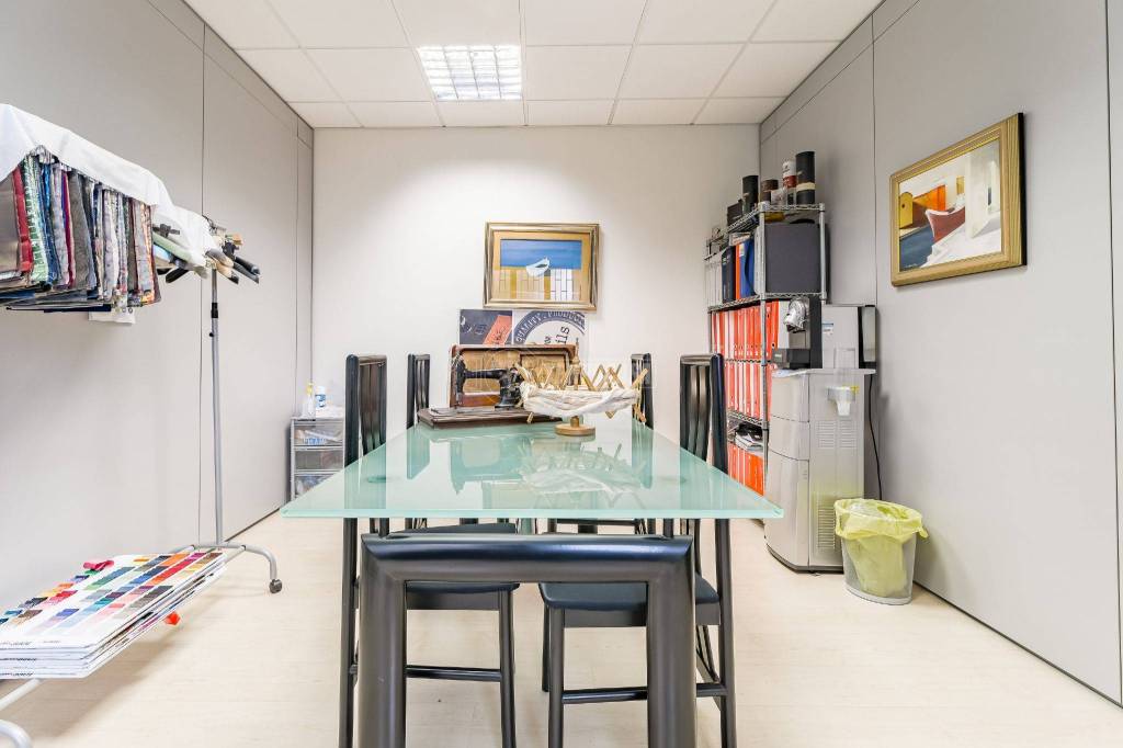 negozio in vendita a Bologna in zona Santa Viola