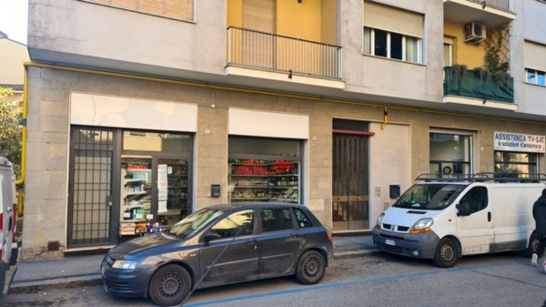 negozio in vendita a Bologna in zona Saragozza