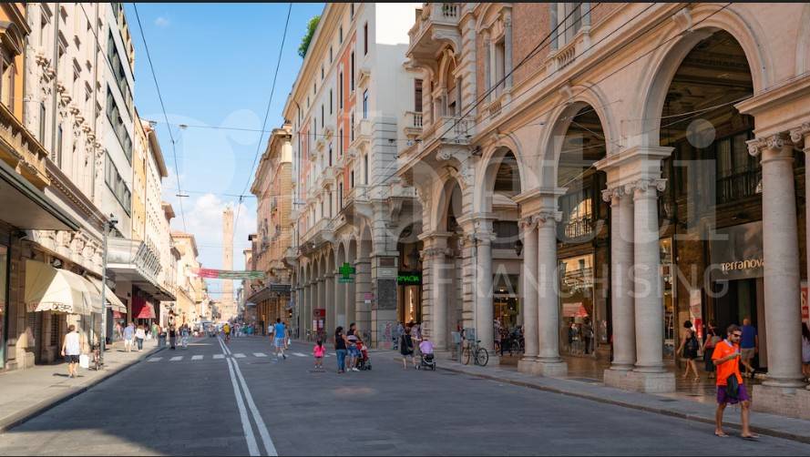 negozio in vendita a Bologna in zona Centro Storico