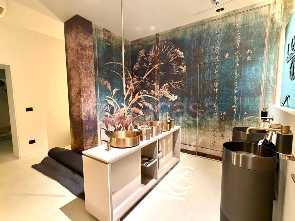 negozio in vendita a Bologna in zona Centro Storico