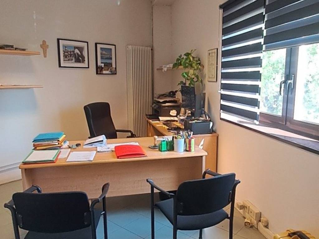ufficio in vendita a Bologna in zona Aeroporto