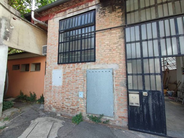 locale commerciale in vendita a Bologna in zona Borgo Panigale