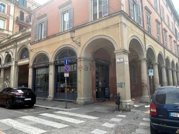 locale commerciale in vendita a Bologna in zona Quartiere Porto