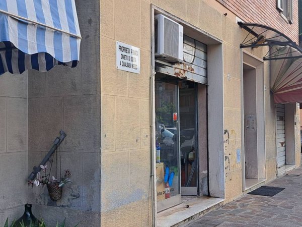 negozio in vendita a Bologna in zona Savena