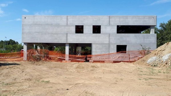 negozio in vendita a Bologna in zona Zona Industriale Ròveri