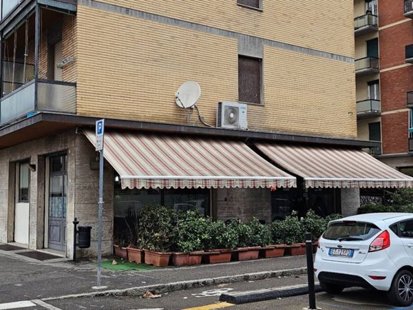 negozio in vendita a Bologna in zona Saragozza