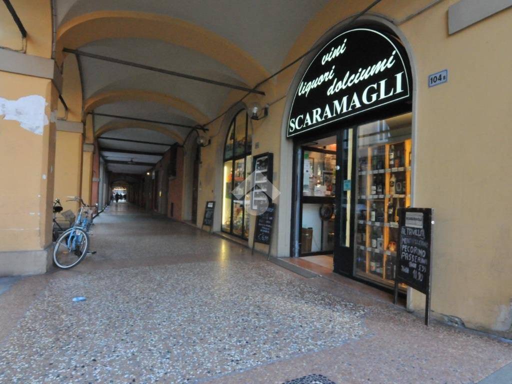 negozio in vendita a Bologna in zona San Vitale