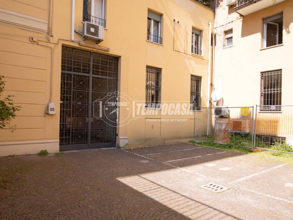 locale commerciale in vendita a Bologna in zona Centro Storico
