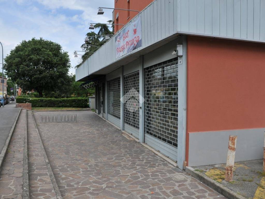 negozio in vendita a Bologna in zona Borgo Panigale
