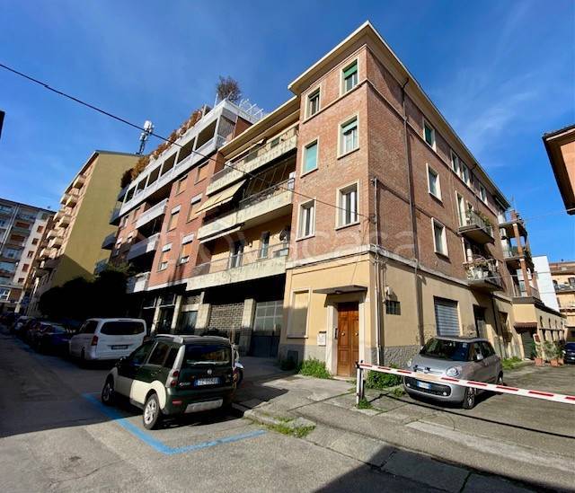 appartamento in vendita a Bologna in zona Saffi