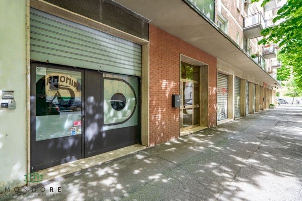 negozio in vendita a Bologna in zona Bolognina
