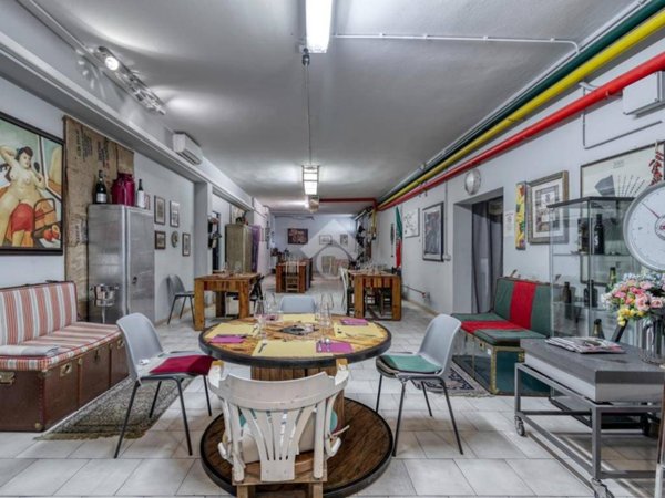 locale commerciale in vendita a Bologna in zona Savena