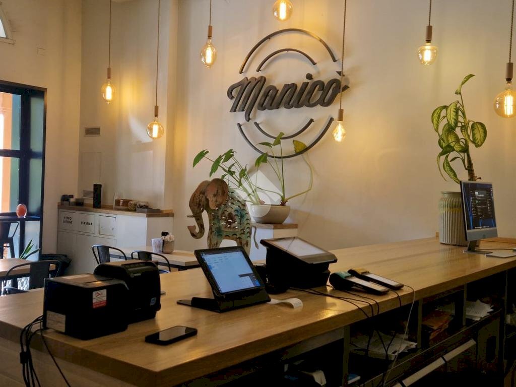 negozio in vendita a Bologna in zona Saragozza