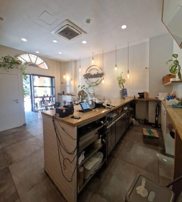 locale commerciale in vendita a Bologna in zona Saragozza